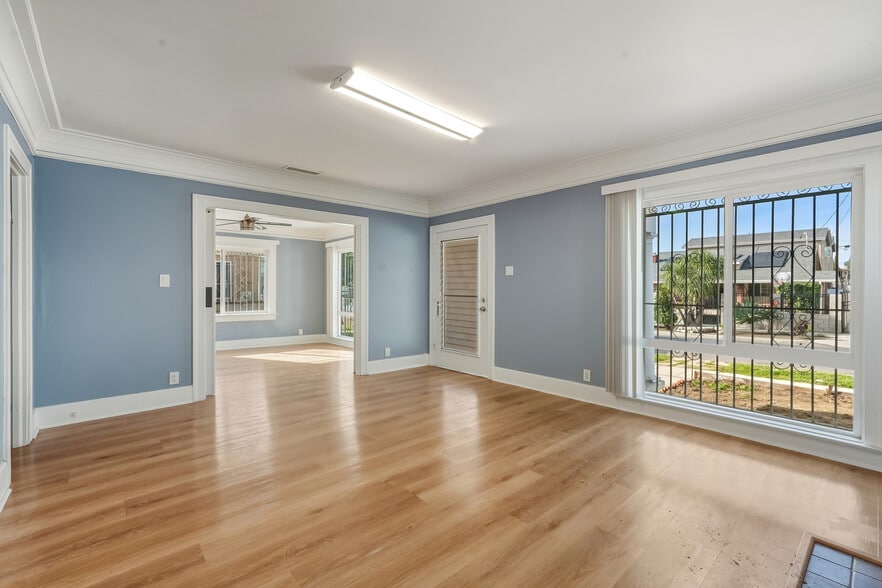 Building Photo - 1174 N Alexandria Ave