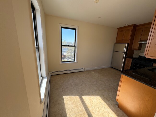 Building Photo - 30-32 N Terrace Ave