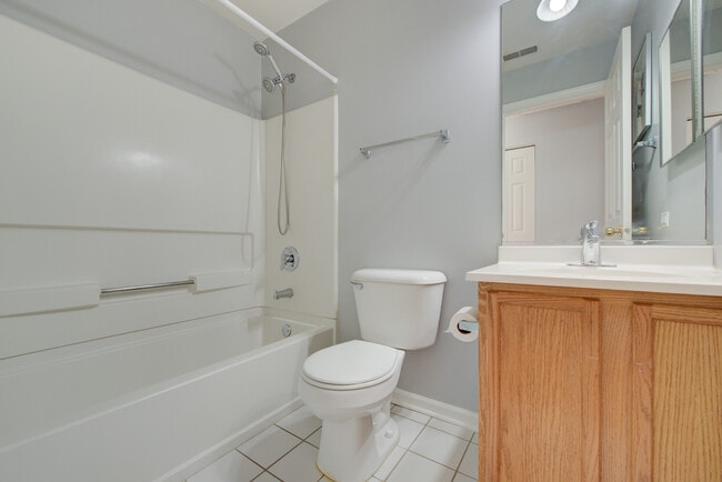 Building Photo - 974 N Village Dr