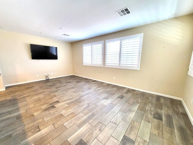 Building Photo - 4 Bedroom House with Community Pool, Baseb...