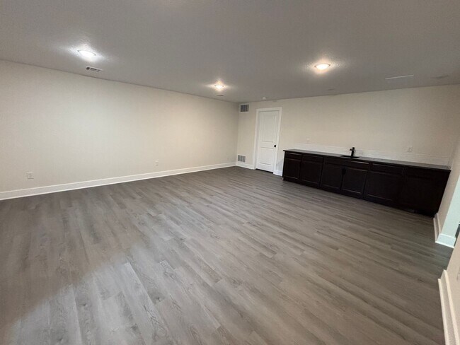 Building Photo - 5249/51 Chase