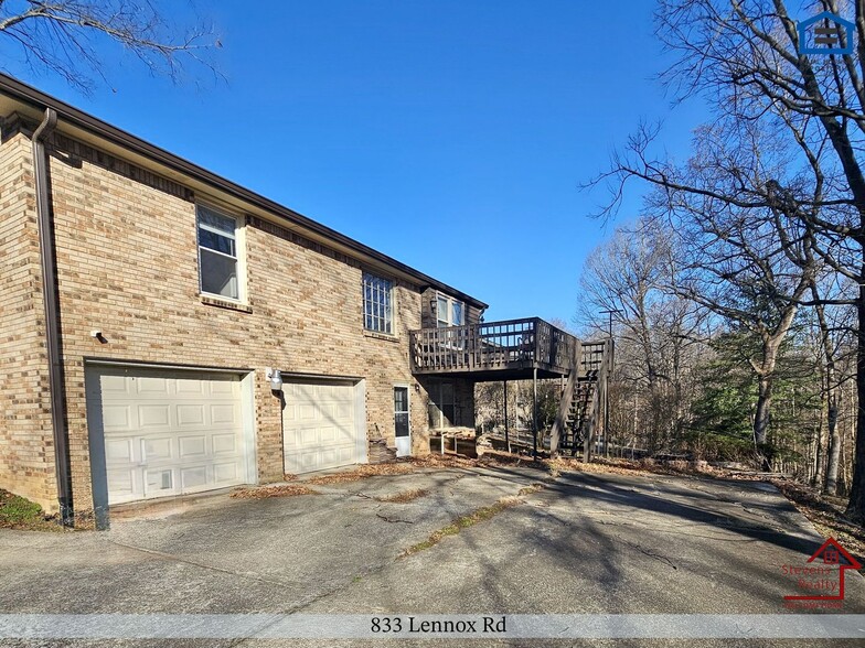 Building Photo - 833 Lennox Rd