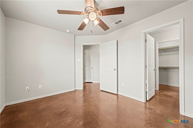 Building Photo - 1521 Aztec Trce