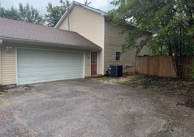 Building Photo - 27 Hidden Valley Dr