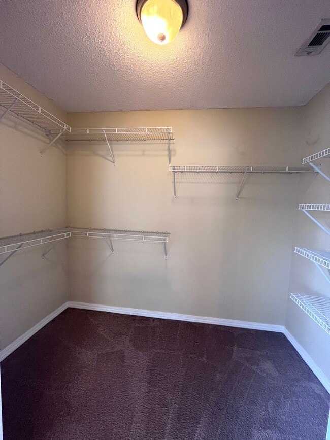 Building Photo - Crestview Townhouse