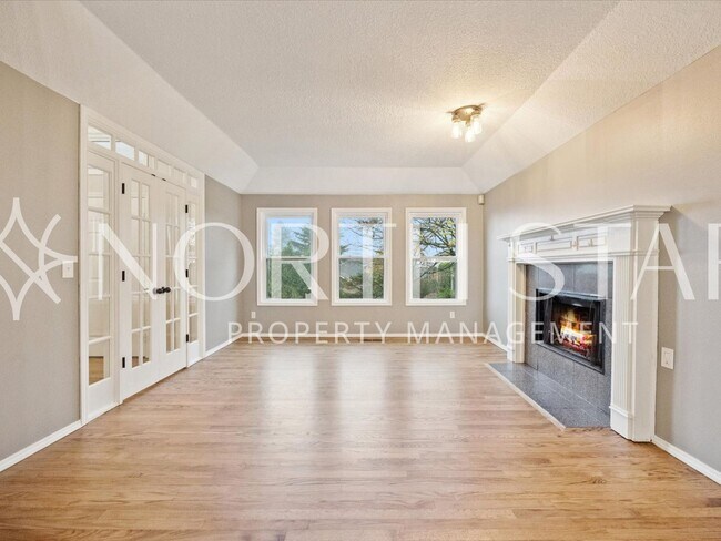 Building Photo - Traditional Home with Views