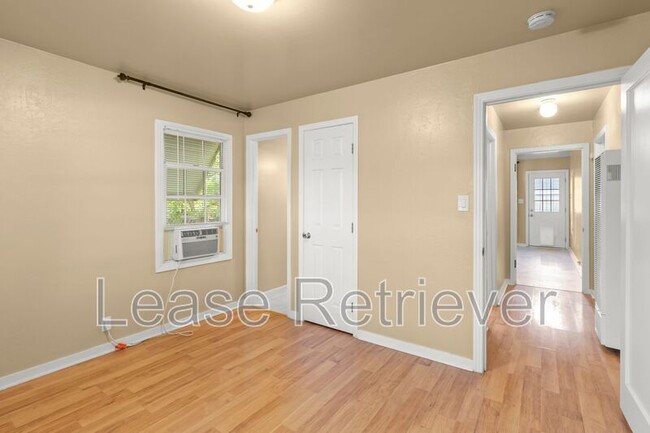 Building Photo - 703 A St