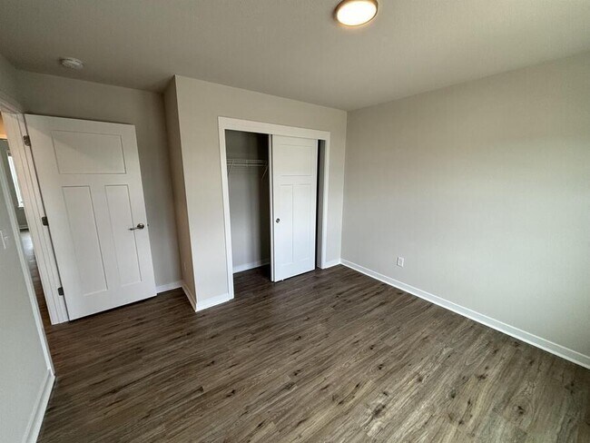 Building Photo - 670 Lambert Dr