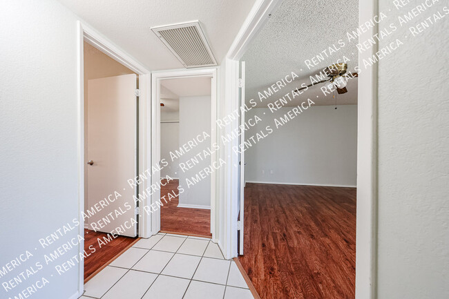 Building Photo - 1480 W Mohawk Ln