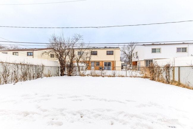 Building Photo - 9260 Dee Rd