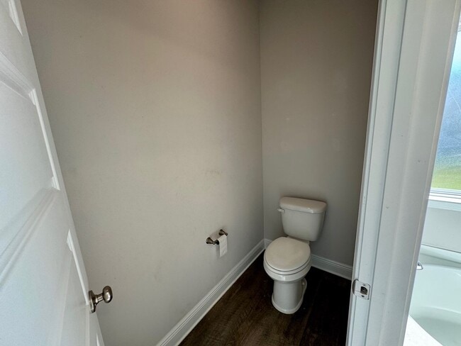 Building Photo - 145 Sandyshore Ct