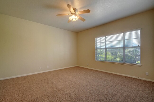 Building Photo - 610 Maiden Ln