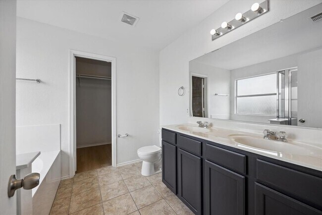 Building Photo - 210 Waterlily Way