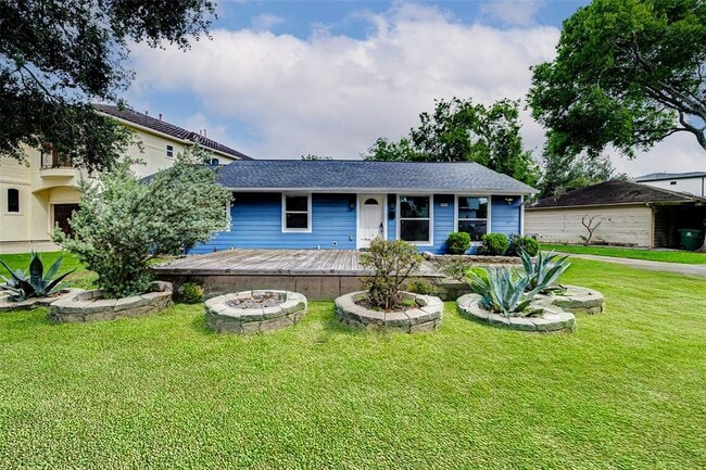 Primary Photo - 5541 Aspen St