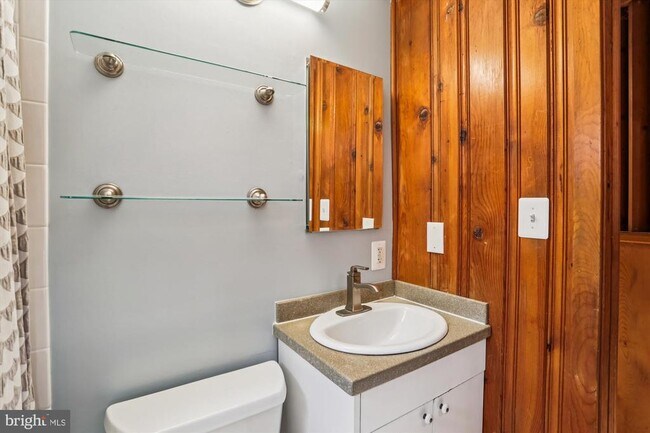 Building Photo - 4406 Rosedale Ave