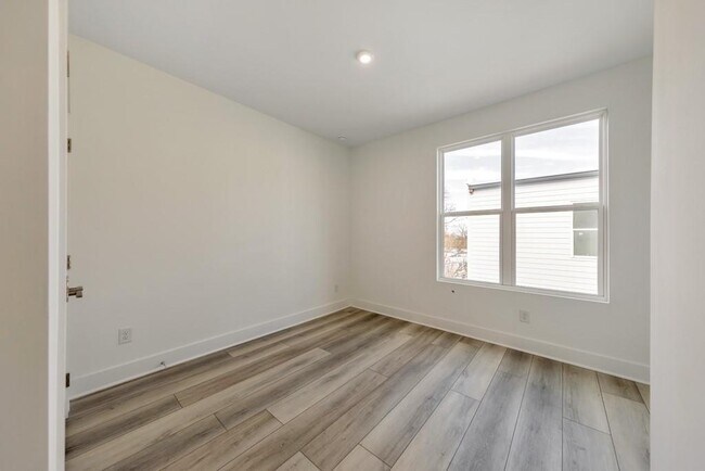 Building Photo - 517 Motivation Cir NW