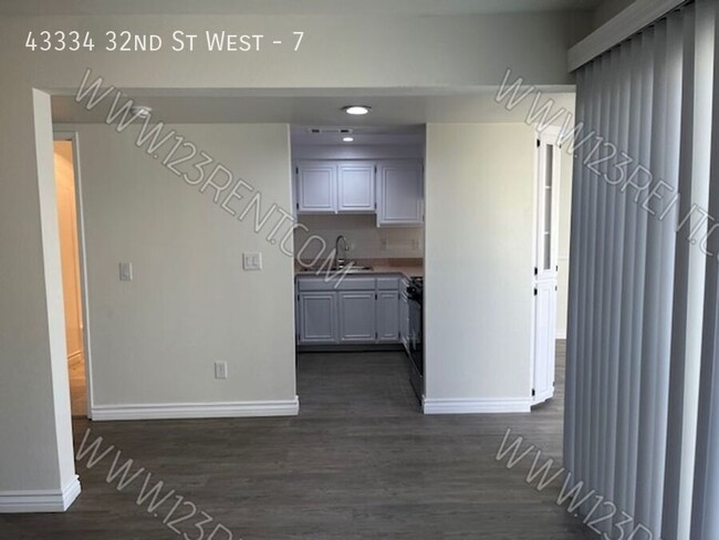 Building Photo - WEST LANCASTER 2BD/2BTH TOWNHOUSE W/ BONUS...