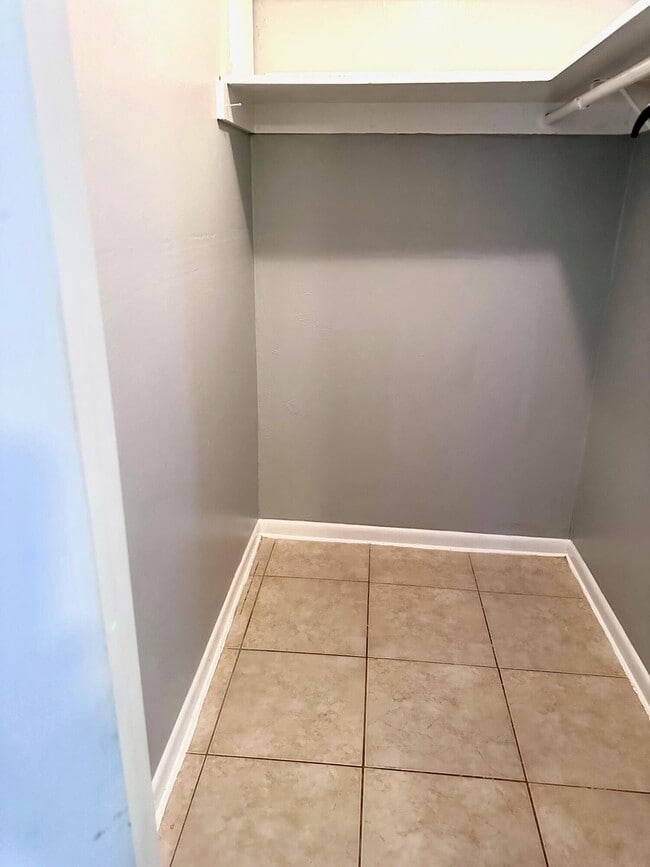 Building Photo - 9326 Sunrise Dr