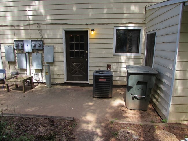 Building Photo - Cozy 2 Bed/ 1 Bath Two Story Townhome - Close To Bellingham Park