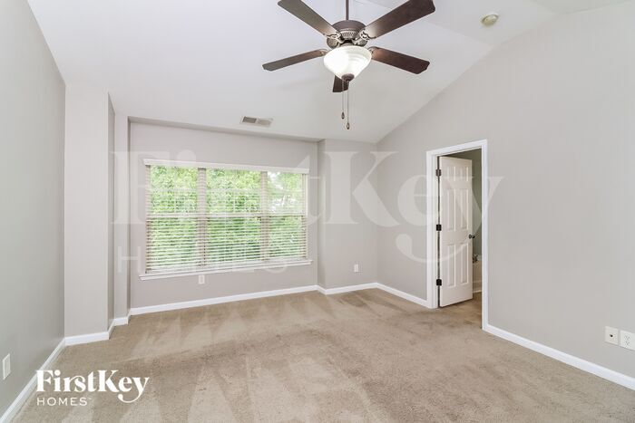 Building Photo - 850 Riverdance Dr