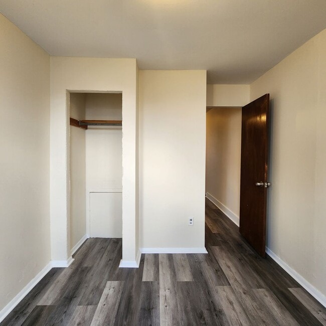 Building Photo - 2450 N Fairhill St