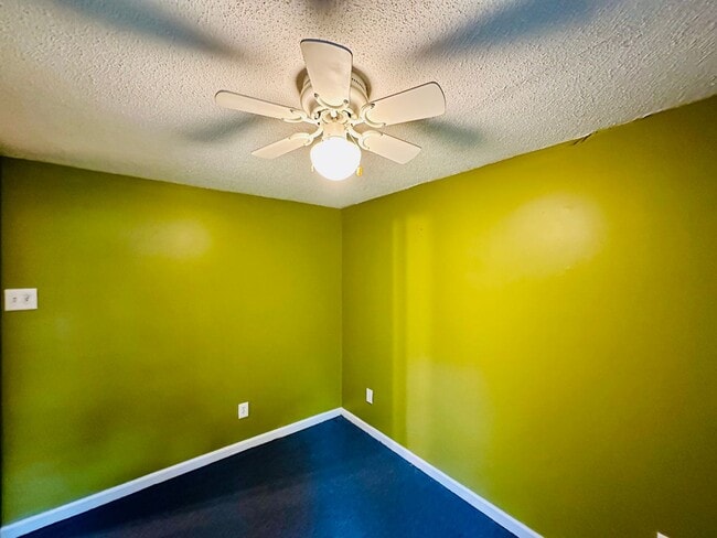 Building Photo - SEAGATE AREA - 1BD/1BA - Located just off ...