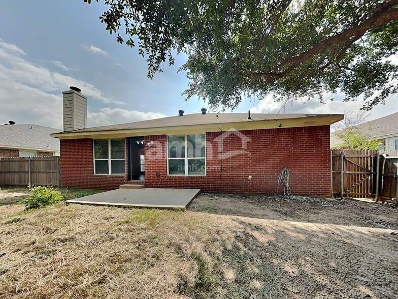 Building Photo - 2545 Big Spring Dr