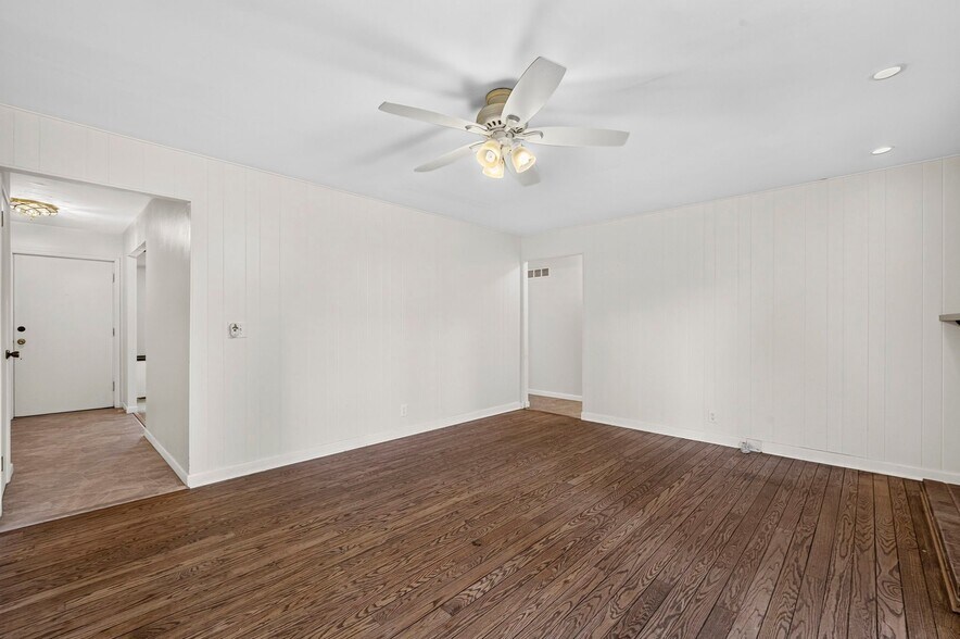 Building Photo - 3145 Matlock Dr