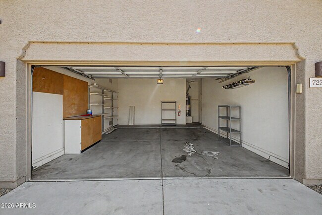 Building Photo - 7233 W Paradise Ln