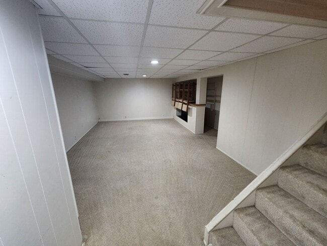 Building Photo - 3 Bedroom 2 Bath House in Rock Island