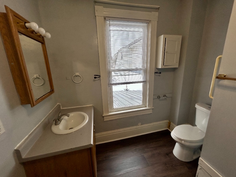 Building Photo - 102 S Main St