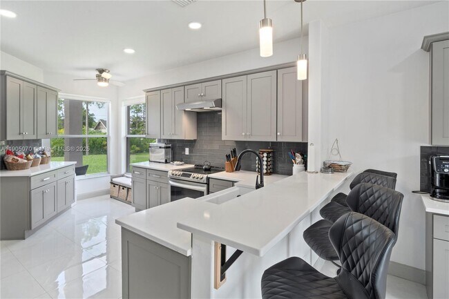 Building Photo - 17125 35th Pl N