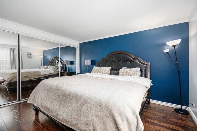 Building Photo - 1921 Williamsburg Dr