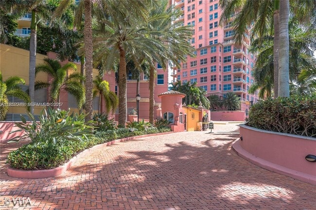 Building Photo - 2100 N Ocean Blvd