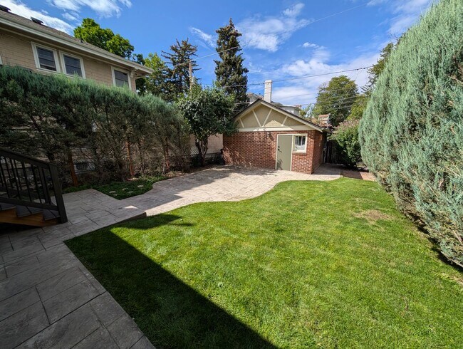 Building Photo - Beautiful 3 Bedroom House right across from City Park