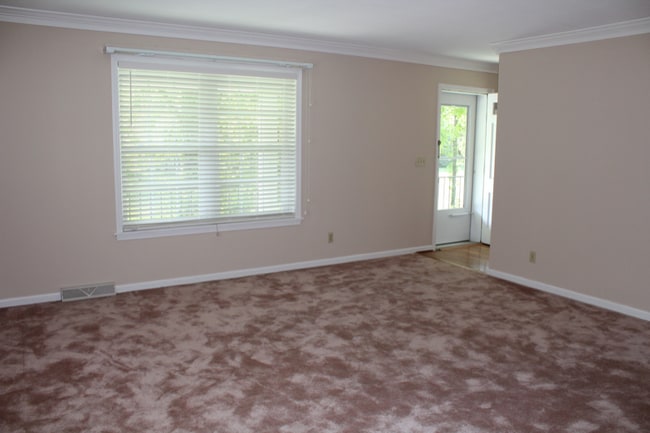Building Photo - 611 E Mountcastle Dr