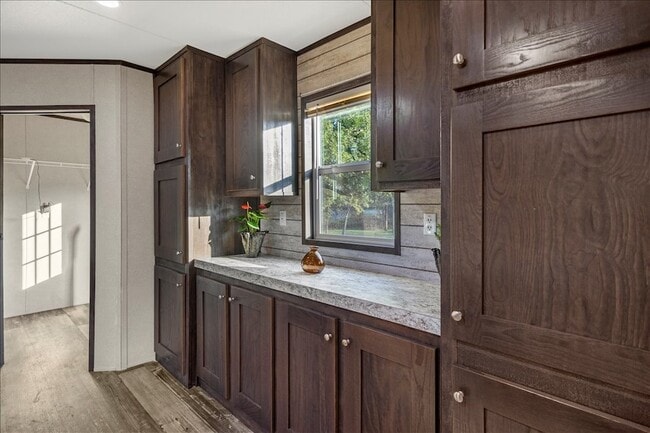 Building Photo - 409 Willow Dr