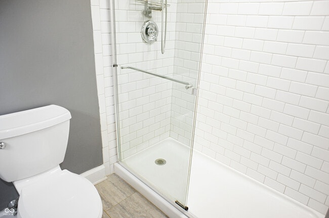 Building Photo - 230 E 9th St