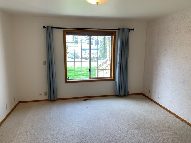 Building Photo - Well maintained 3 bed 2 bath rambler home in quiet Zenith neighborhood in Des Moines