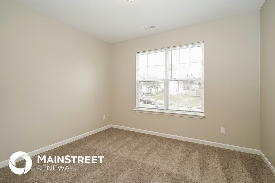 Building Photo - 1240 Maple Ridge Dr