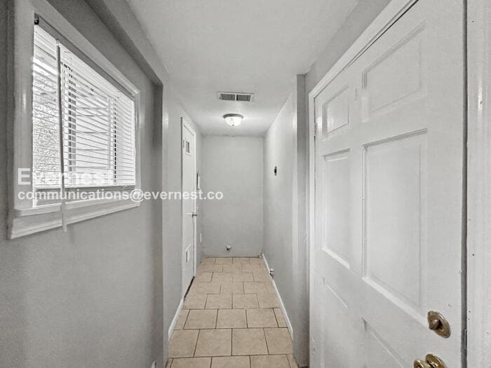 Building Photo - 1758 Woodburn Dr