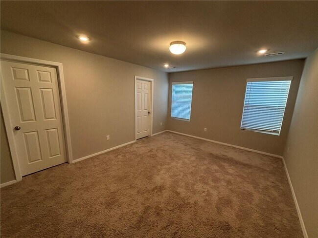 Building Photo - 811 Belhaven Rd