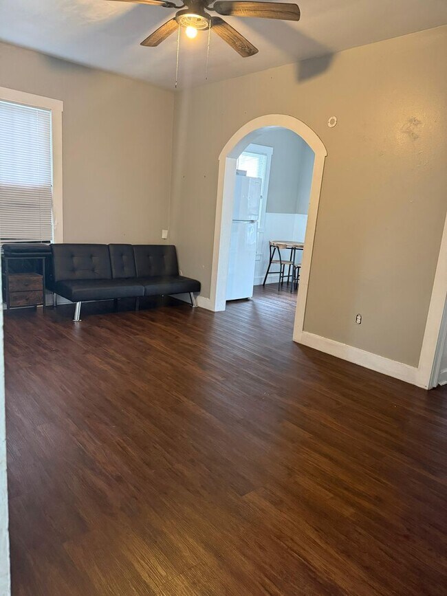 Building Photo - 1108 Dallas St