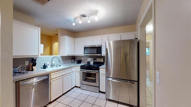 Building Photo - 9104 Quail Creek Dr