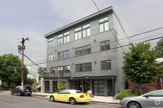 Building Photo - Margot01