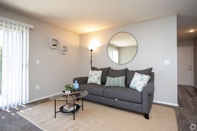 Building Photo - Available now! 2 bed 2 bath with wood burning fireplace in Dublin City Schools!