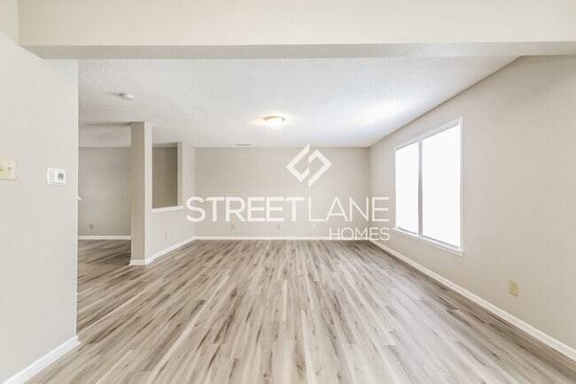 Building Photo - FIRST FULL MONTH FREE WITH A 13 MONTH TERM.