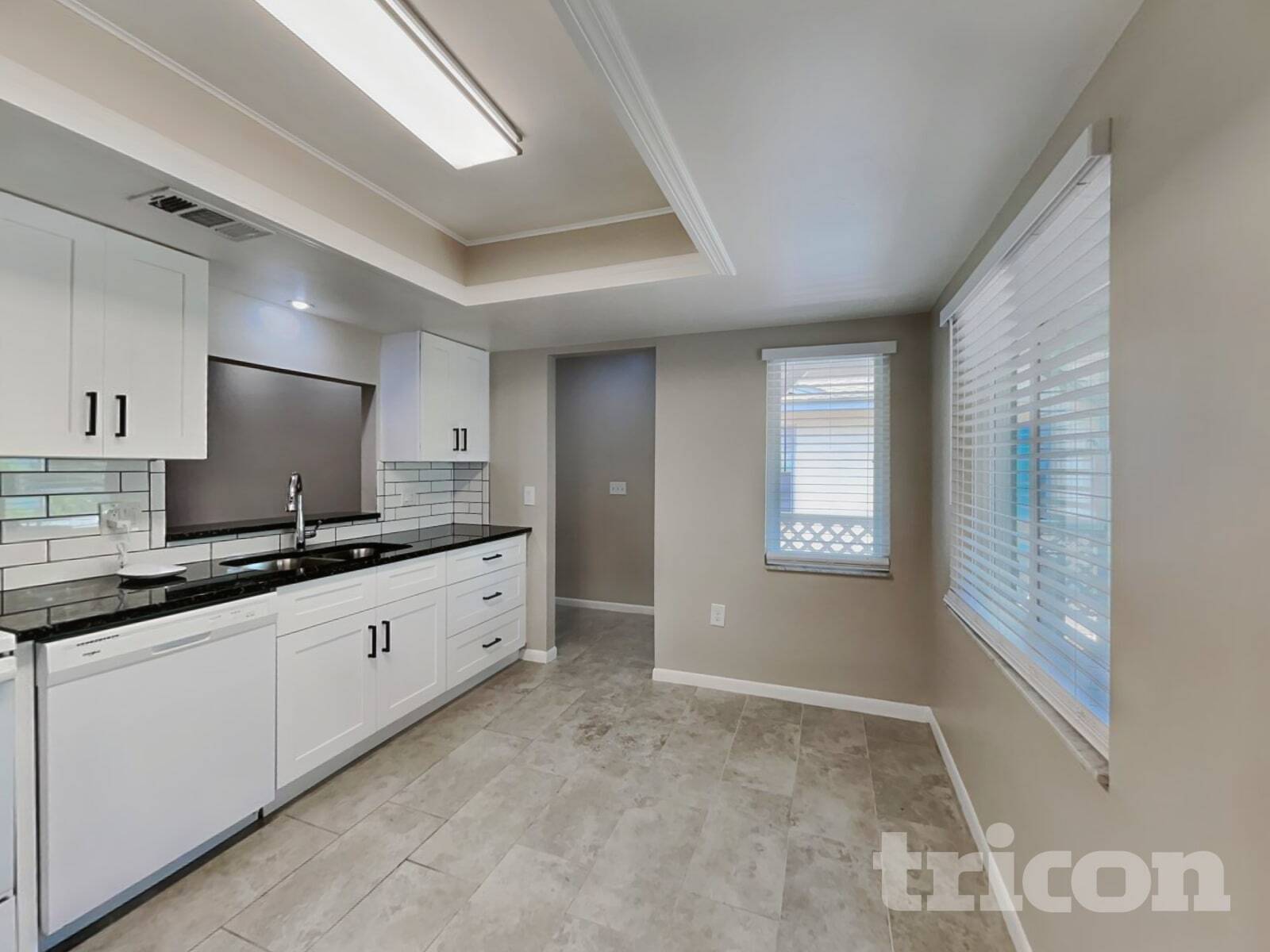 Building Photo - 4442 Sandhurst Dr