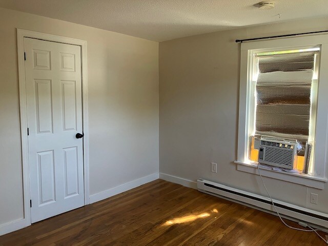 Building Photo - 10 School St