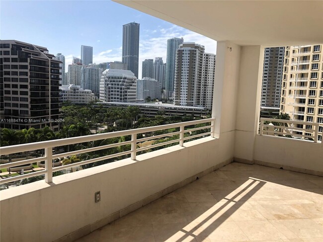 Building Photo - 848 Brickell Key Dr